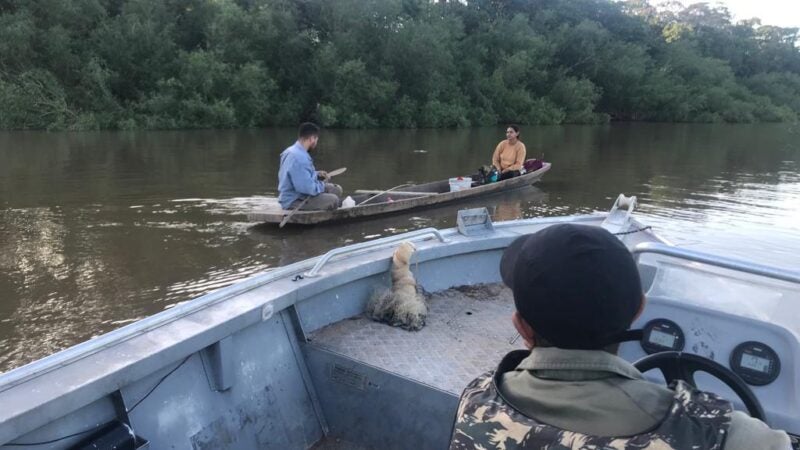 Sema e PM devolvem ao Rio Cuiabá 500 peixes apreendidos em fiscalização ambiental