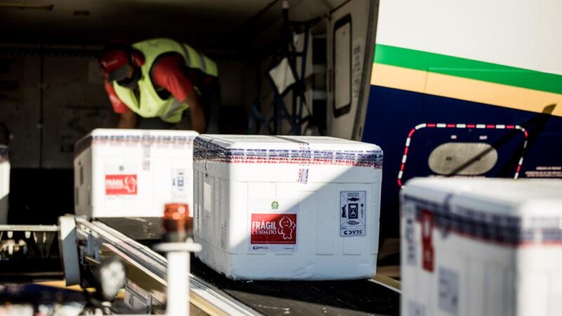 Mato Grosso recebe 75.850 doses de vacina contra a Covid-19 nesta segunda e terça-feira (11 e 12)