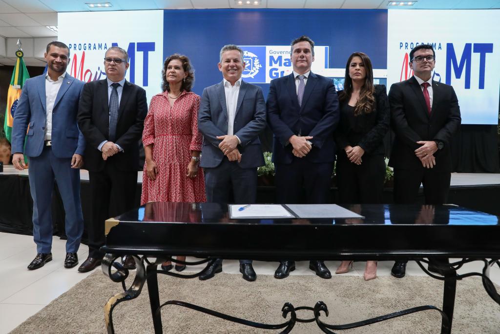 Governador pede empenho para que novos secretários continuem entregando serviços cada vez melhores