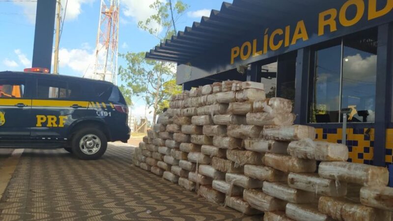 PRF prende motoristas com quase uma tonelada de cocaína em MT