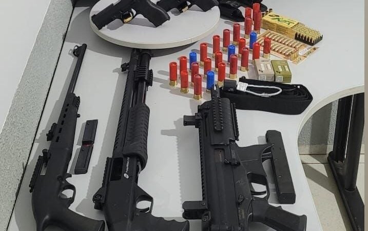 Em Guarantã do Norte Homem é preso com várias armas
