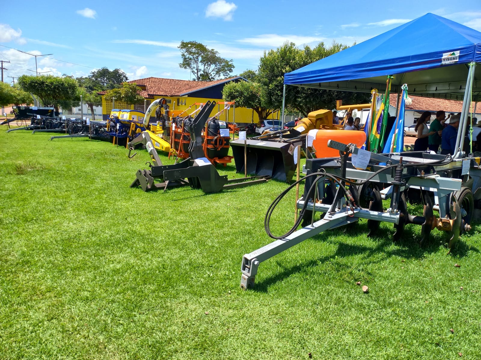 Vereador Zilmar Participou da entrega de implementos agrícola
