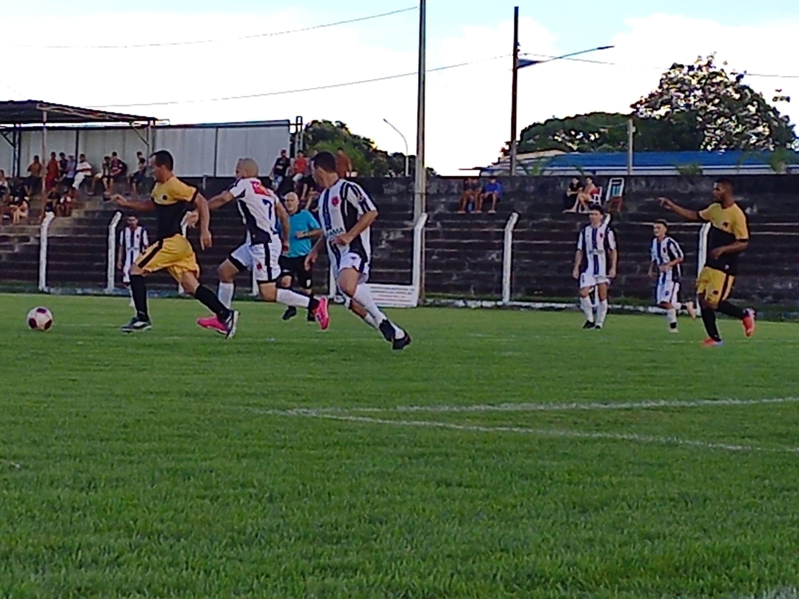 Lumicenter/Juventus e Retifica Peixoto estão na final do Regional de Futebol em Guarantã do Norte