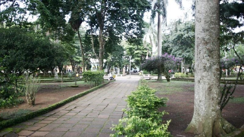 Nova praça de Chapada dos Guimarães não terá nenhuma árvore cortada e projeto foi aprovado pelo Iphan