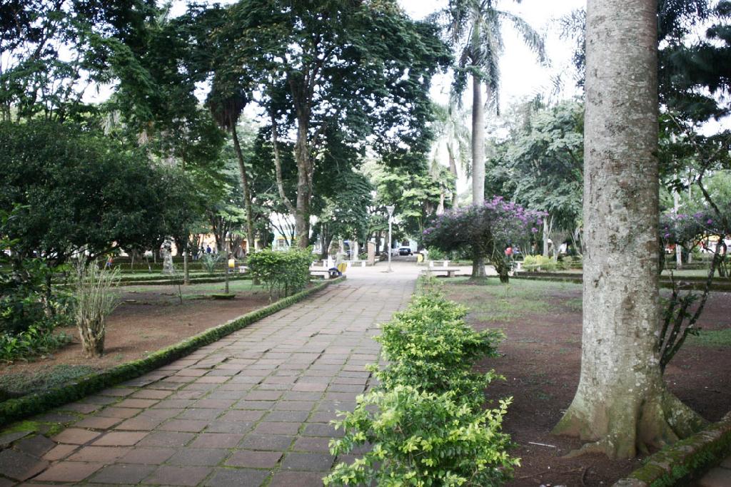 Nova praça de Chapada dos Guimarães não terá nenhuma árvore cortada e projeto foi aprovado pelo Iphan