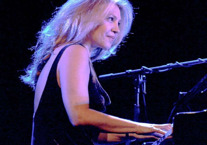 Pianista brasileira ganha Grammy 2022 por melhor álbum latino