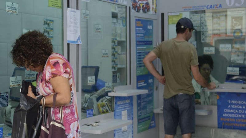 Trabalhador começa sacar 1 mil reais do FGTS neste mês. Veja calendário