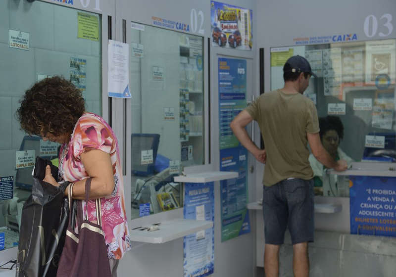 Trabalhador começa sacar 1 mil reais do FGTS neste mês. Veja calendário