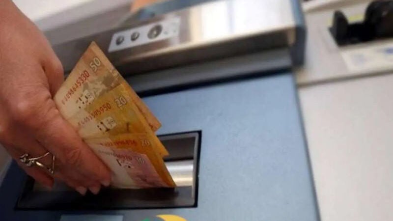 Aposentados começam a receber antecipação da parcela de 13º salário