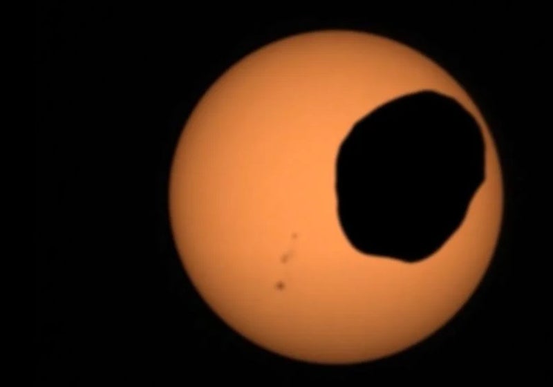 Rover Perseverance da NASA registra eclipse em Marte. Assista!