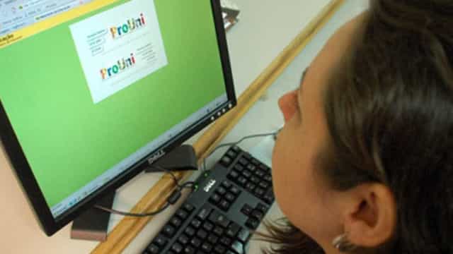 Câmara avança na proposta de internet gratuita para estudantes