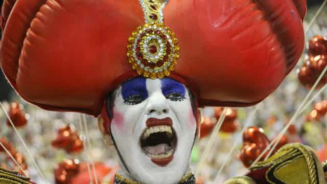 E o ‘normal’ na Sapucaí: vários problemas e muitos gritos de ‘é campeã’