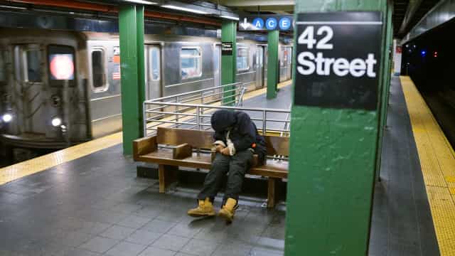 Expectativa de vida nos Estados Unidos caiu quase 2 anos em 2020