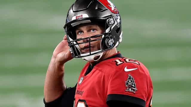 Tom Brady ganha prêmio no Oscar do esporte e cita Pelé