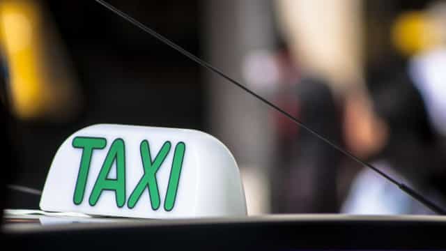 Descontentes com apps, passageiros optam por táxi em São Paulo