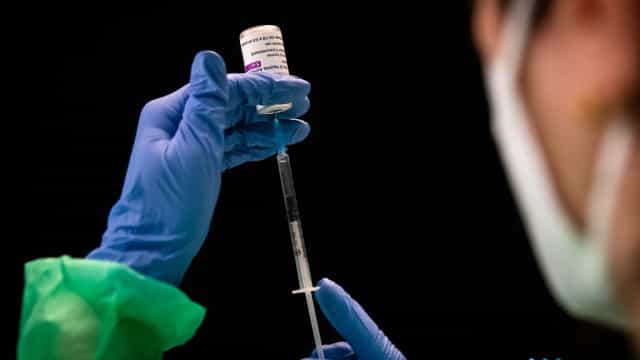 Rio anuncia segunda dose de reforço para covid-19 para todos idosos