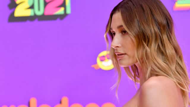 Hailey Bieber nega rumores de gravidez