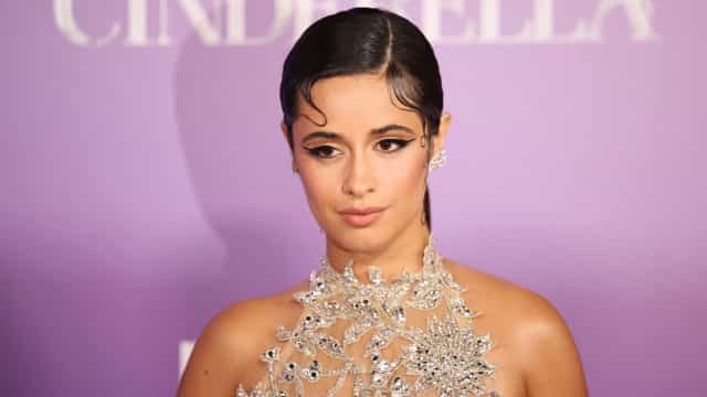 ‘Estou exausta’, desabafa Camila Cabello sobre flagras de biquíni