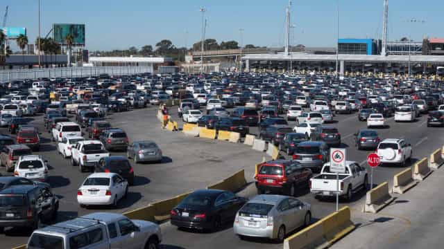 EUA prendem 210 mil migrantes na fronteira com o México em março