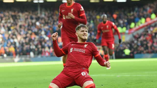 Liverpool vence jogo apertado contra Newcastle e pressiona City pela liderança