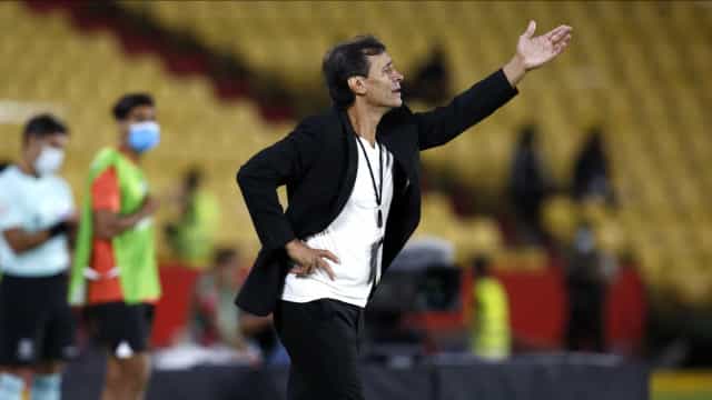 Bustos festeja liderança no Brasileiro, mas prevê dificuldades com calendário