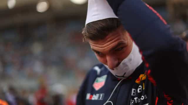 Verstappen fica irritado após abandonar nova corrida: ‘inaceitável’