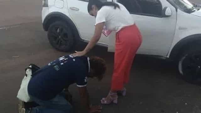 Mulher flagrada fazendo sexo com morador de rua fala pela 1ª vez: ‘Dilacerada’