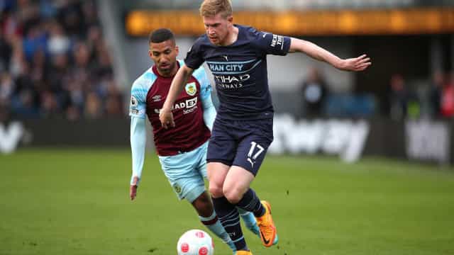 Manchester City bate Burnley e evita ultrapassagem do Liverpool no topo do Inglês