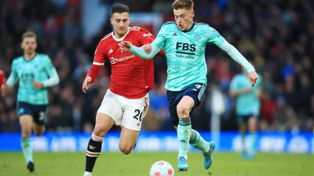 Fred marca, mas Manchester United só empata com Leicester em casa e não empolga