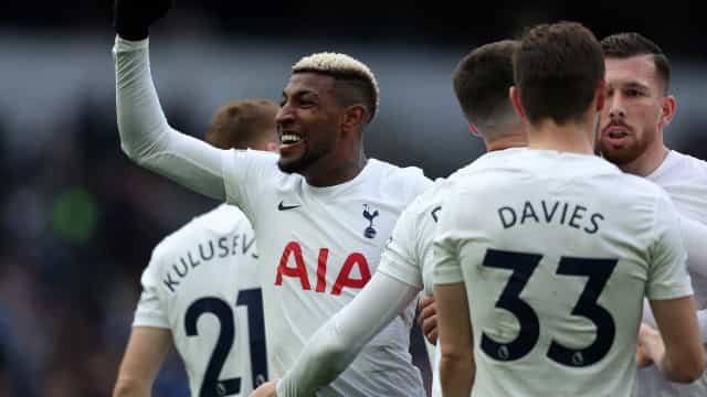 Com gol de Emerson Royal, Tottenham goleia Newcastle e entra no G-4 do Inglês