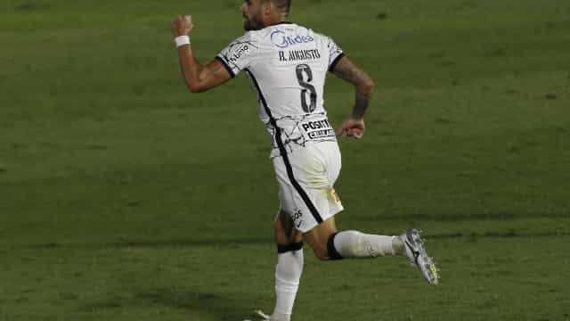 Renato Augusto admite jogo ruim, questiona pênalti e foca em reação corintiana