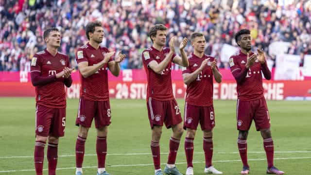 Após derrota na Liga dos Campeões, Bayern vence Augsburg e se aproxima do título