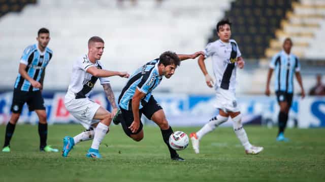 Grêmio perde pênalti e não sai do 0 a 0 com a Ponte Preta em estreia na Série B