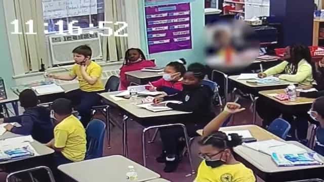 EUA: Professora salva aluno engasgado com manobra de Heimlich