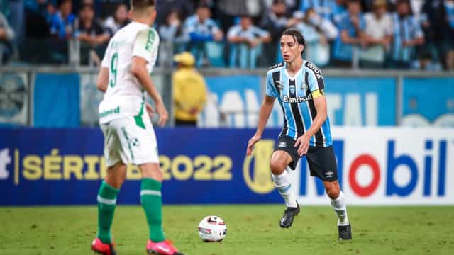 Grêmio domina Chapecoense, mas perde e é vaiado na estreia em casa pela Série B