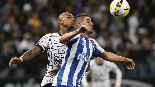 Róger Guedes dá show, faz três gols e Corinthians vence o Avaí sem sustos