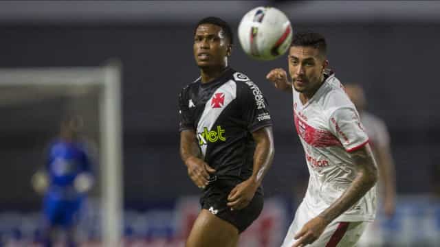 Vasco empata com CRB em Maceió e segue sem vencer na Série B