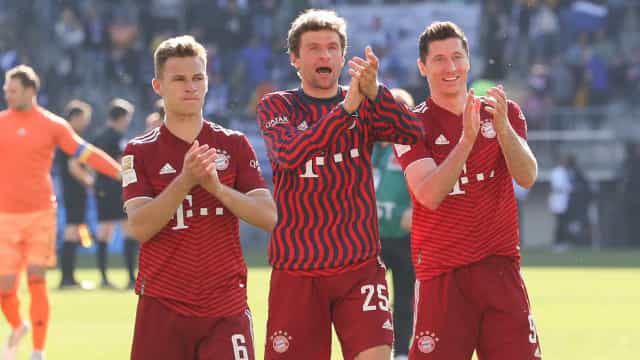 Bayern supera queda na Liga dos Campeões, bate Arminia e se aproxima de título