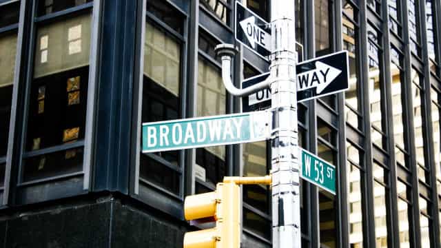 Teatros da Broadway vão parar de exigir comprovante de vacina a partir de maio