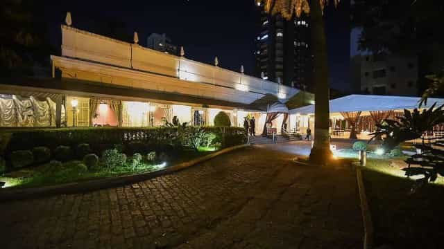 Tradicional buffet de SP anuncia fechamento nas redes sociais e clientes temem prejuízo