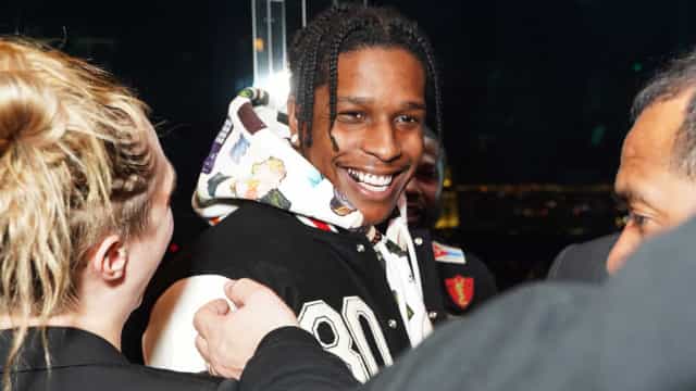A$AP Rocky, namorado de Rihanna, paga R$ 2,5 milhões de fiança e deixa prisão