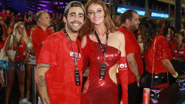‘O Carnaval me esperou’, diz Pedro Scooby em área VIP na Sapucaí