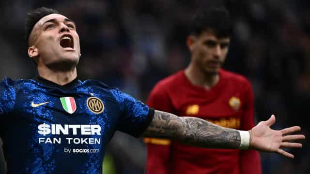 Inter de Milão vence Roma, assume liderança e coloca pressão no Milan