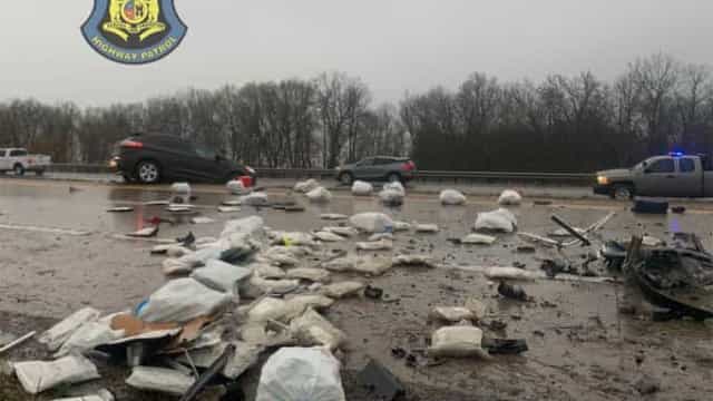 Em ‘dia da maconha’, acidente espalha mais de 200 kg da planta em rodovia