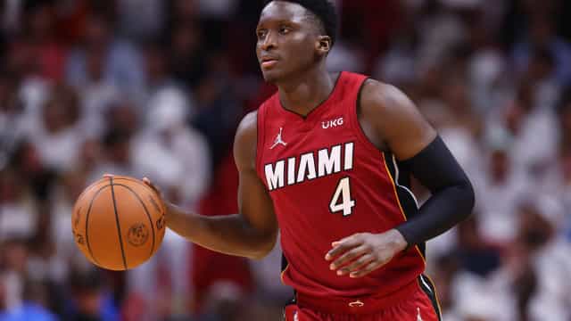 Heat vence mais uma e avança nos playoffs da NBA; Suns reagem em casa