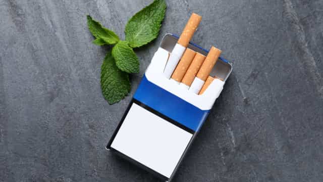 Estados Unidos miram cigarro de menta para tentar combater vício