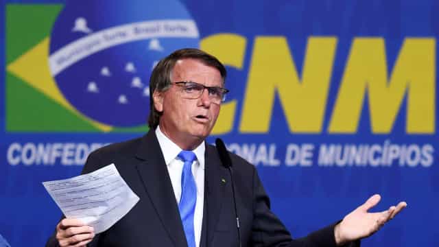 Bolsonaro diz que reajuste de 5% ‘desagrada a todo mundo’, mas é o possível