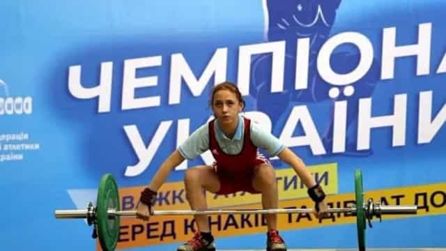 Atleta ucraniana de 14 anos morre em bombardeio na cidade de Mariupol