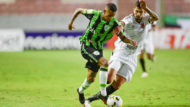 América-MG festeja 110 anos com triunfo sobre o Athletico-PR no Brasileirão
