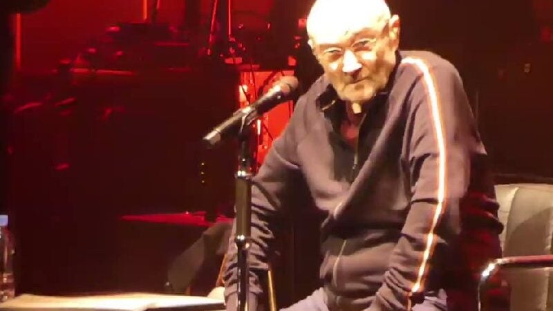 Phil Collins se despede e emociona fãs no último show da carreira